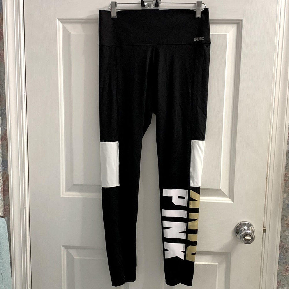 BNWOT MEDIUM VICTORIA SECRET PINK LEGGINGS